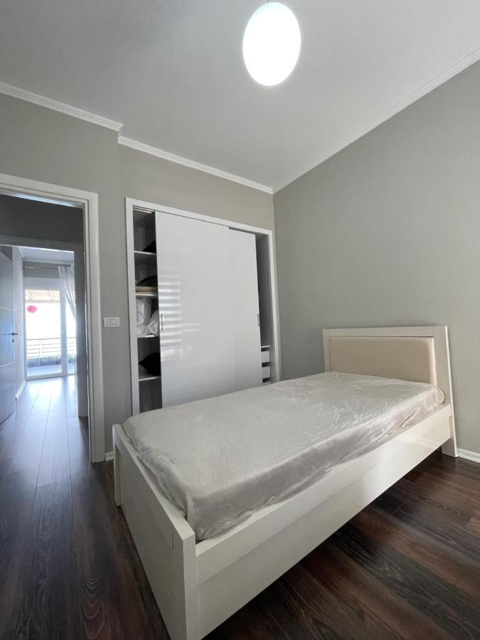 Kelvi'S Apartment Pogradec Luaran gambar