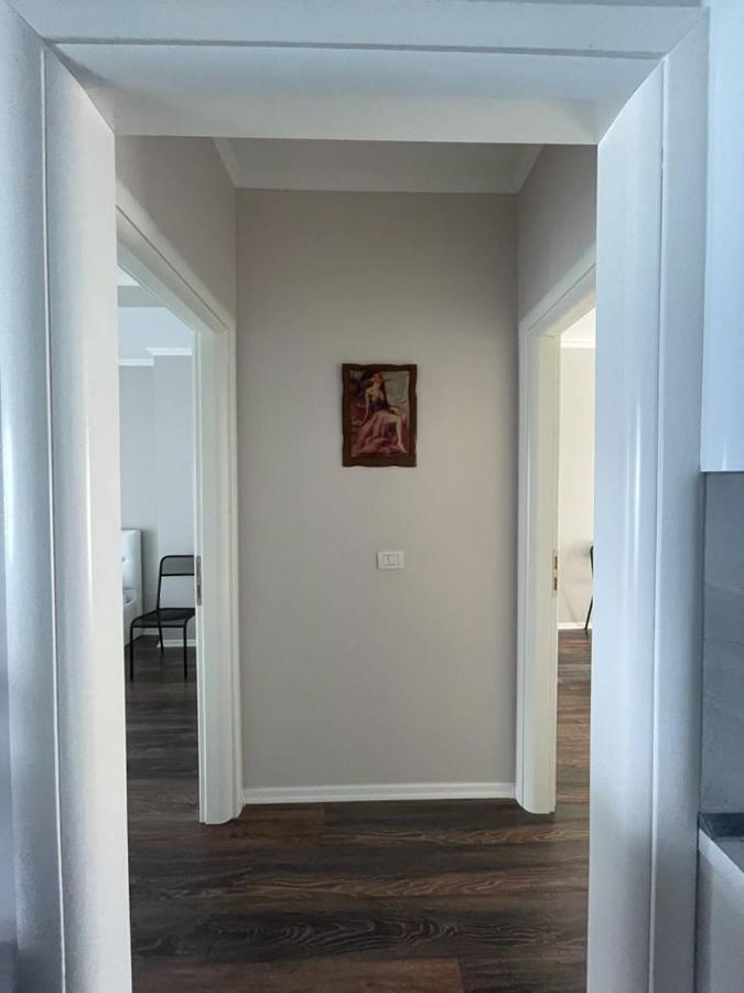 Kelvi'S Apartment Pogradec Luaran gambar