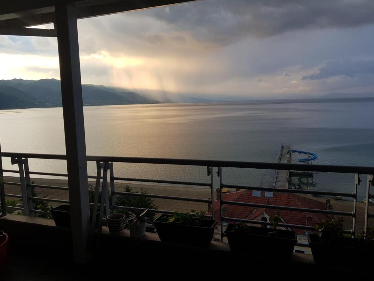 Kelvi'S Apartment Pogradec Luaran gambar